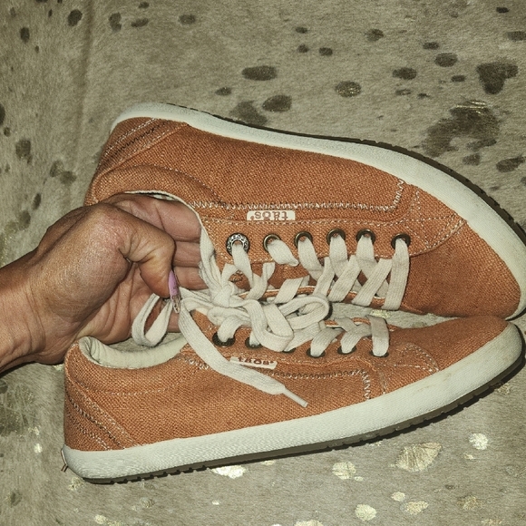 Taos Footwear Orange Canvas Sneakers Classic Style - Picture 6 of 9